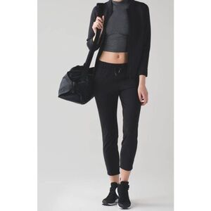 LULULEMON ATHLETICA On The Fly Pant '28" In Black Size 6